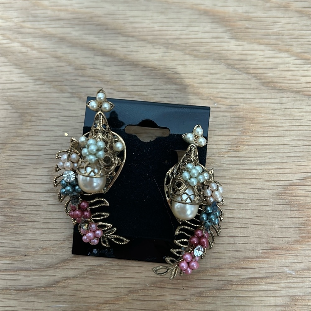 Vintage beaded earring leaf shape